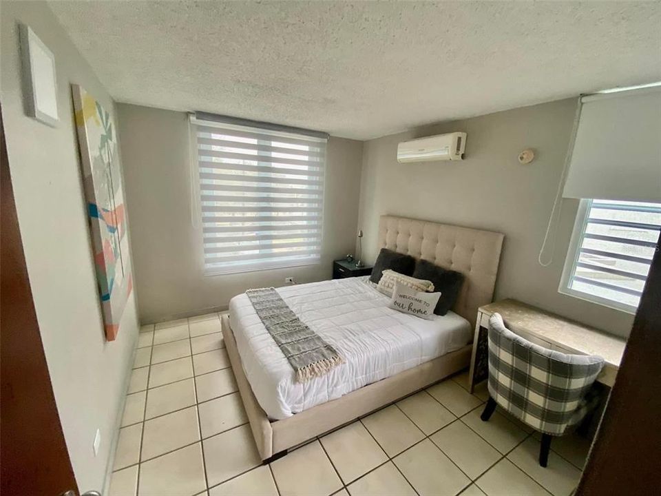 Vendido Recientemente: $670,000 (4 camas, 2 baños, 2578 Pies cuadrados)