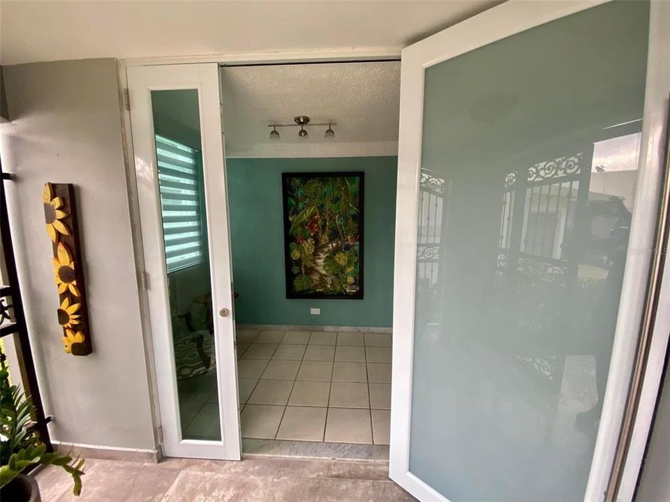 Vendido Recientemente: $670,000 (4 camas, 2 baños, 2578 Pies cuadrados)