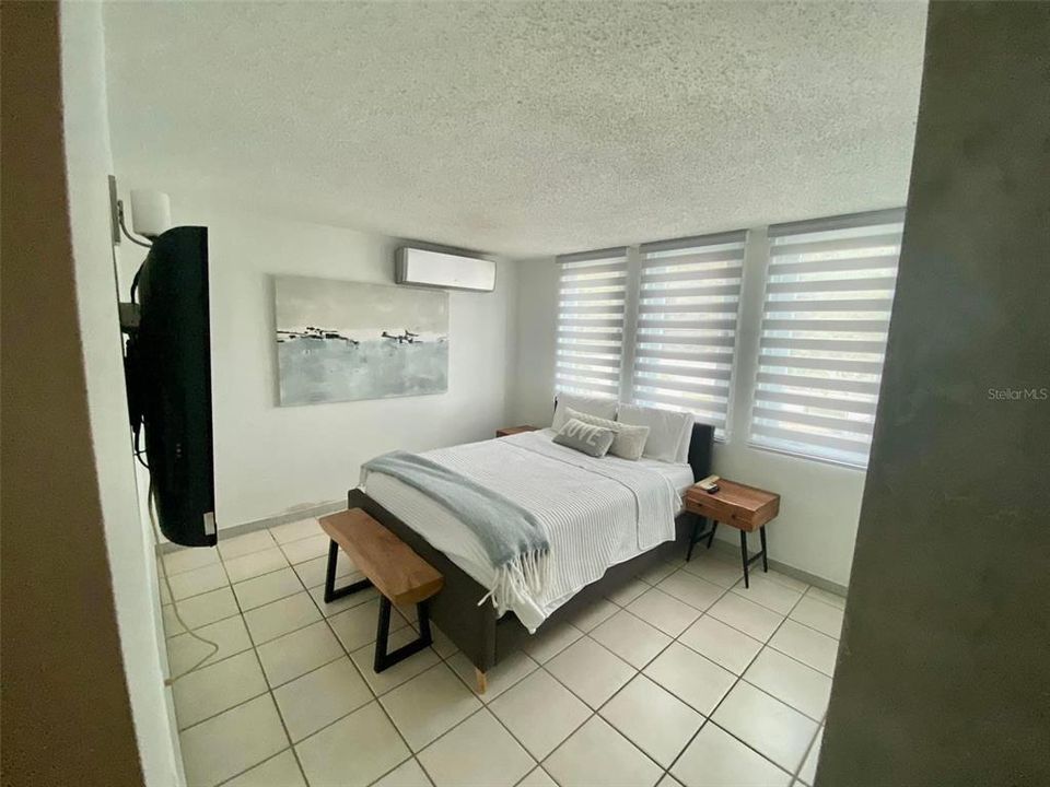 Vendido Recientemente: $670,000 (4 camas, 2 baños, 2578 Pies cuadrados)