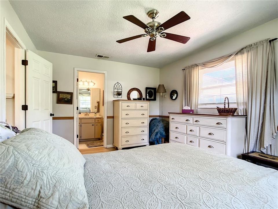 Activo con contrato: $595,000 (5 camas, 3 baños, 2490 Pies cuadrados)