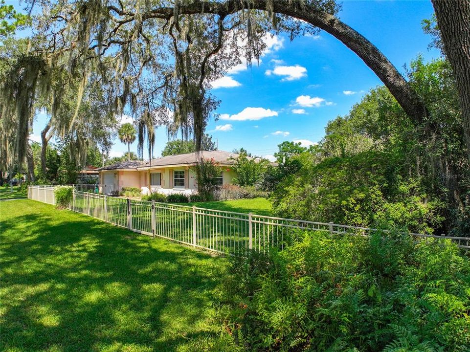 Activo con contrato: $595,000 (5 camas, 3 baños, 2490 Pies cuadrados)