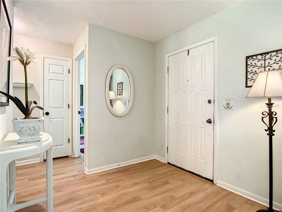 Activo con contrato: $595,000 (5 camas, 3 baños, 2490 Pies cuadrados)