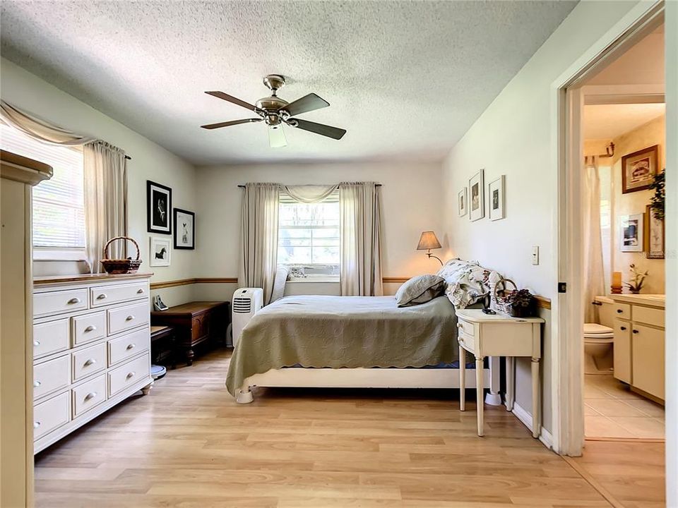 Activo con contrato: $595,000 (5 camas, 3 baños, 2490 Pies cuadrados)