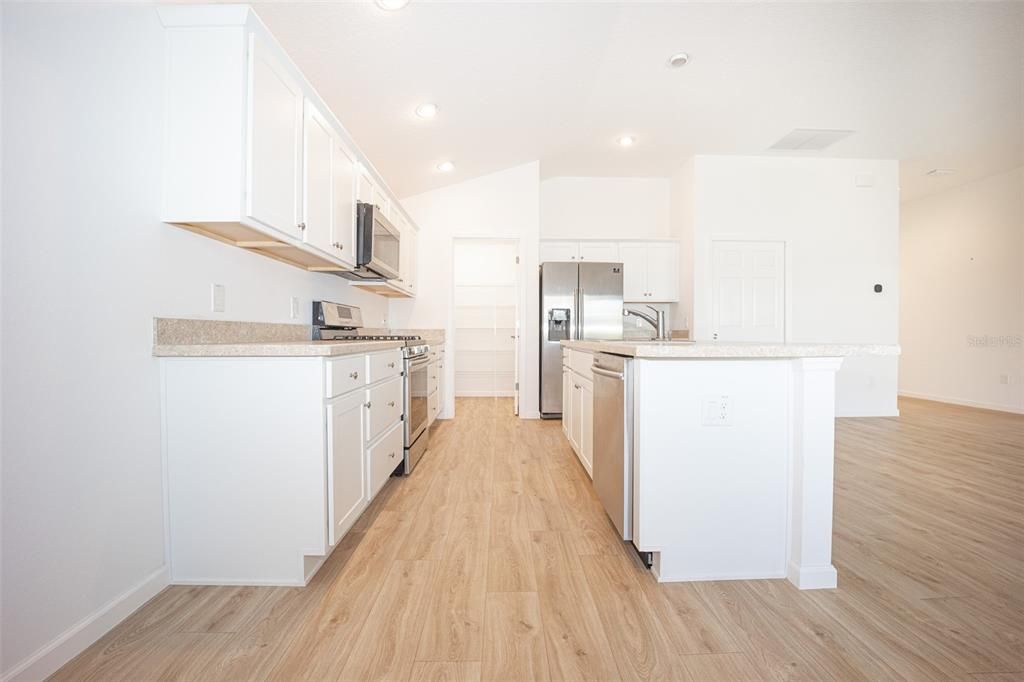 Recently Rented: $1,995 (3 beds, 2 baths, 1459 Square Feet)