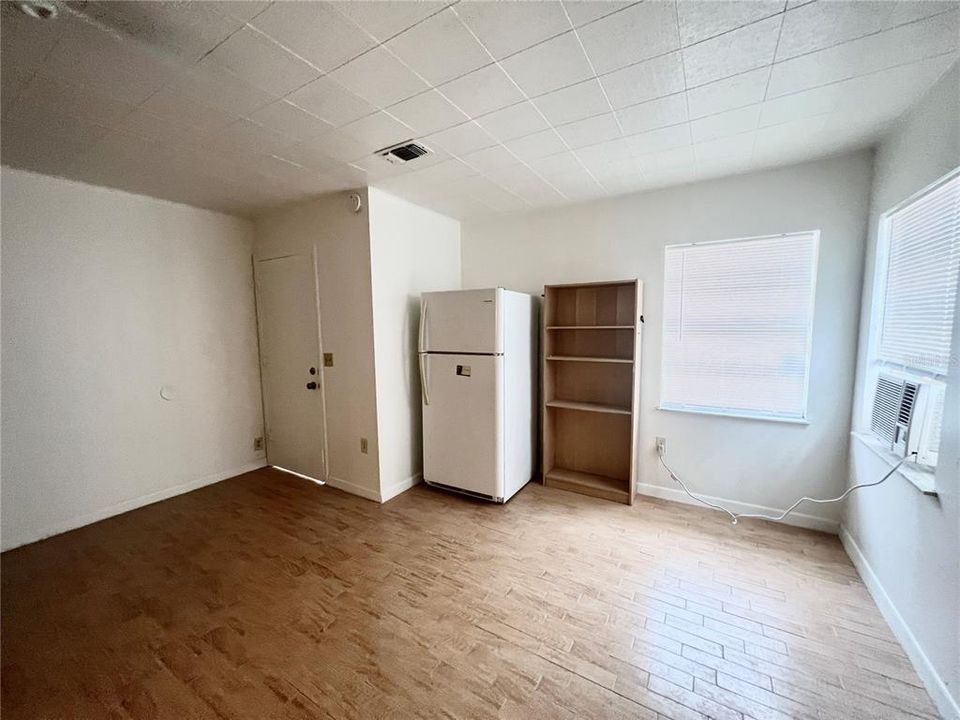 Recently Rented: $885 (0 beds, 1 baths, 450 Square Feet)
