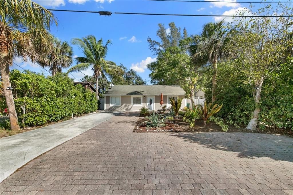 Recently Sold: $399,999 (3 beds, 2 baths, 1040 Square Feet)