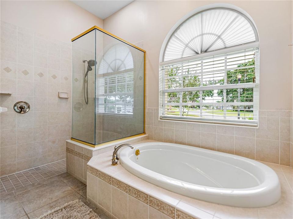 最近售出: $529,000 (3 贝兹, 3 浴室, 2713 平方英尺)
