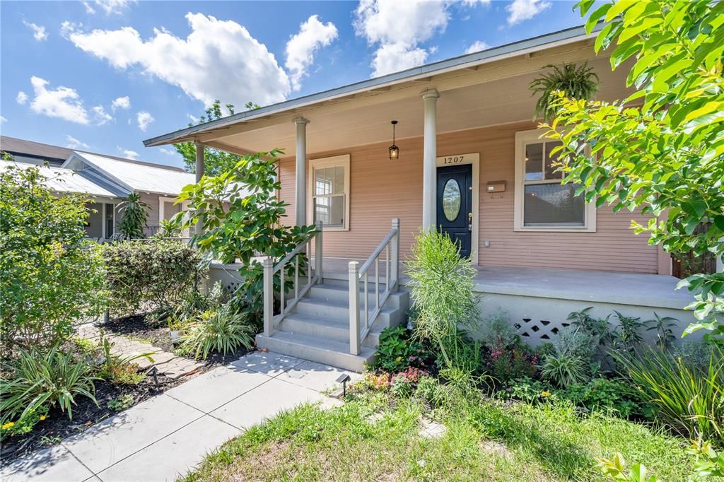 Recently Sold: $375,000 (3 beds, 1 baths, 1844 Square Feet)