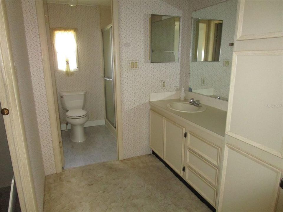 最近售出: $110,000 (2 贝兹, 2 浴室, 960 平方英尺)