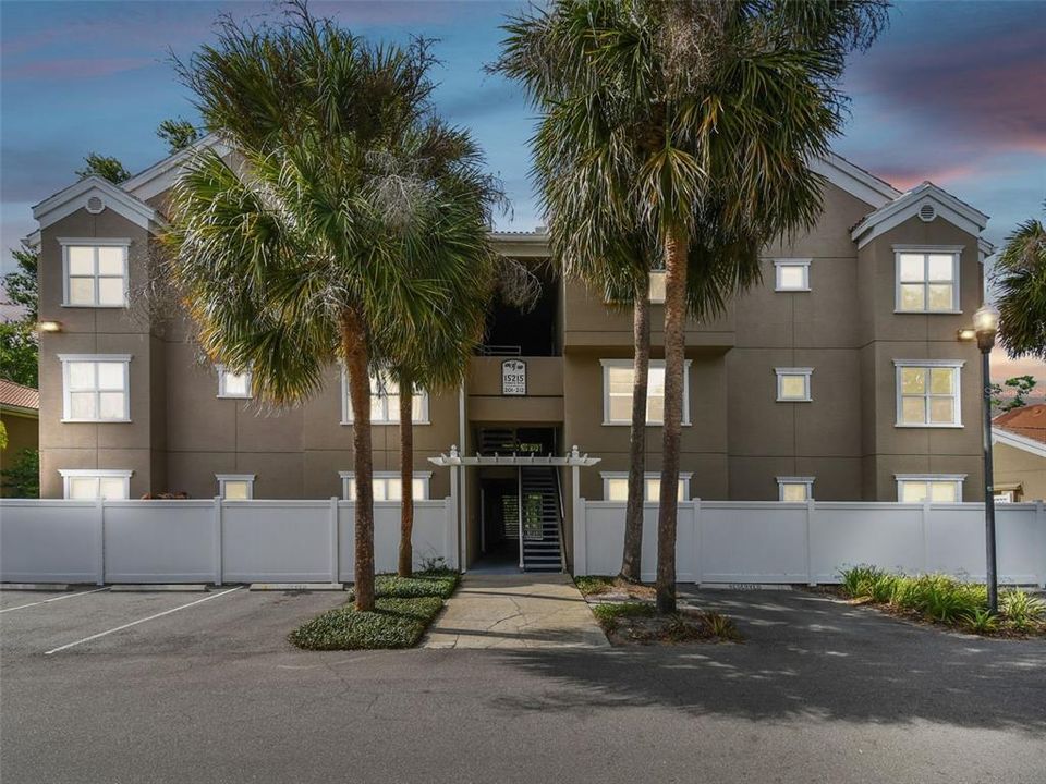 Vendido Recientemente: $139,999 (2 camas, 2 baños, 939 Pies cuadrados)