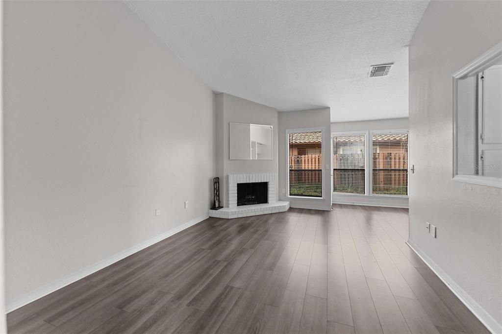 Recently Sold: $240,000 (2 beds, 2 baths, 1037 Square Feet)