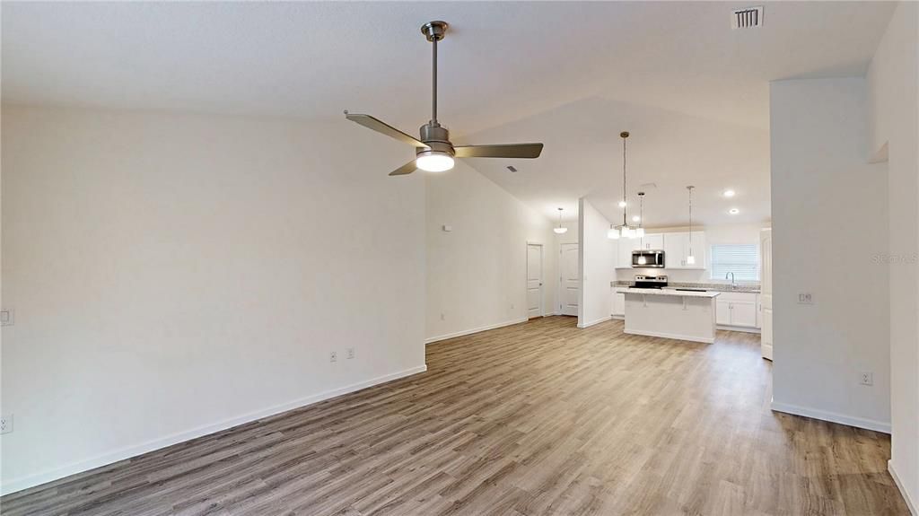 Recently Rented: $2,050 (3 beds, 2 baths, 1500 Square Feet)