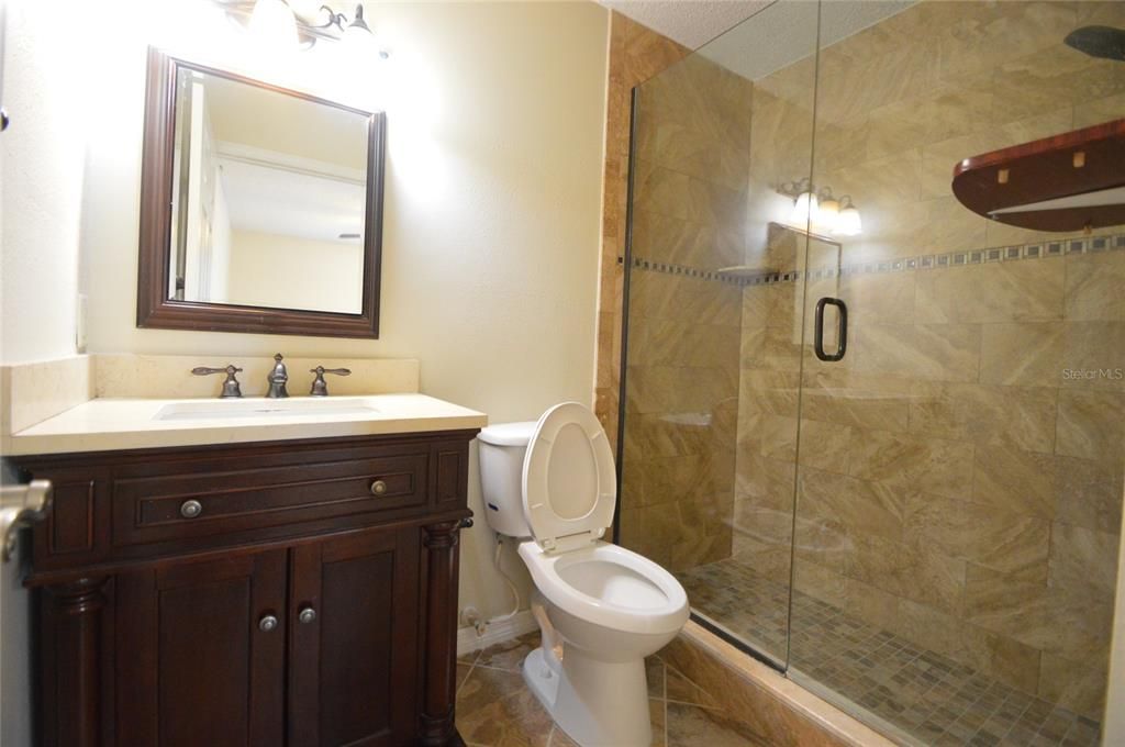最近租的: $1,600 (2 贝兹, 2 浴室, 916 平方英尺)