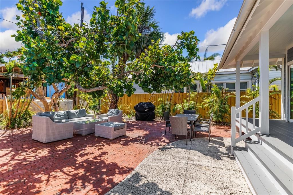 For Sale: $3,695,000 (3 beds, 4 baths, 1752 Square Feet)