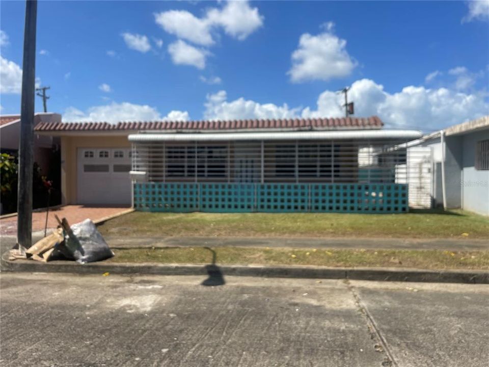 Recently Sold: $130,000 (3 beds, 2 baths, 960 Square Feet)