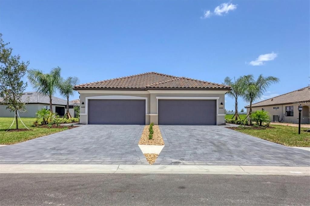 Recently Sold: $425,000 (2 beds, 2 baths, 1417 Square Feet)