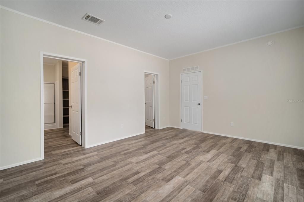 Active With Contract: $380,000 (3 beds, 2 baths, 1500 Square Feet)