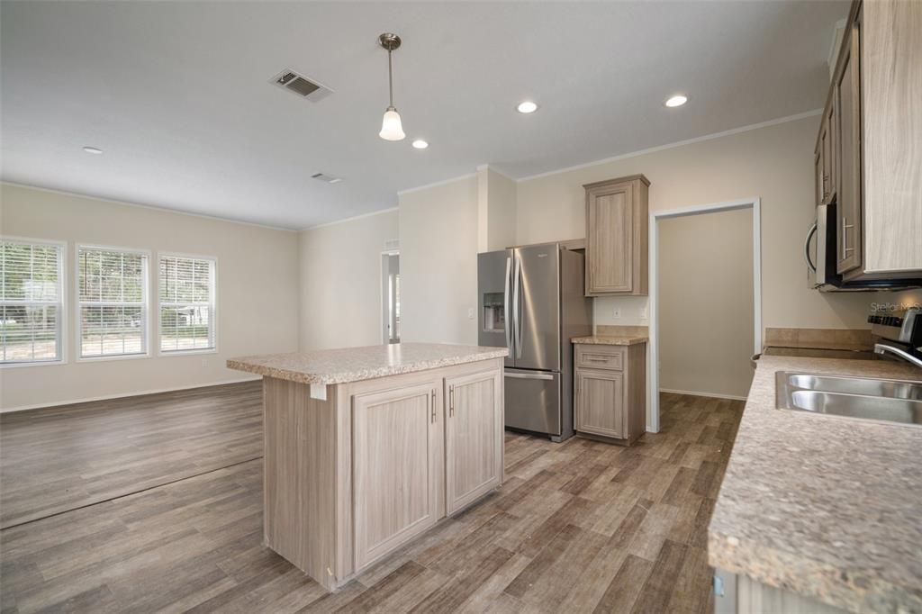 Active With Contract: $380,000 (3 beds, 2 baths, 1500 Square Feet)