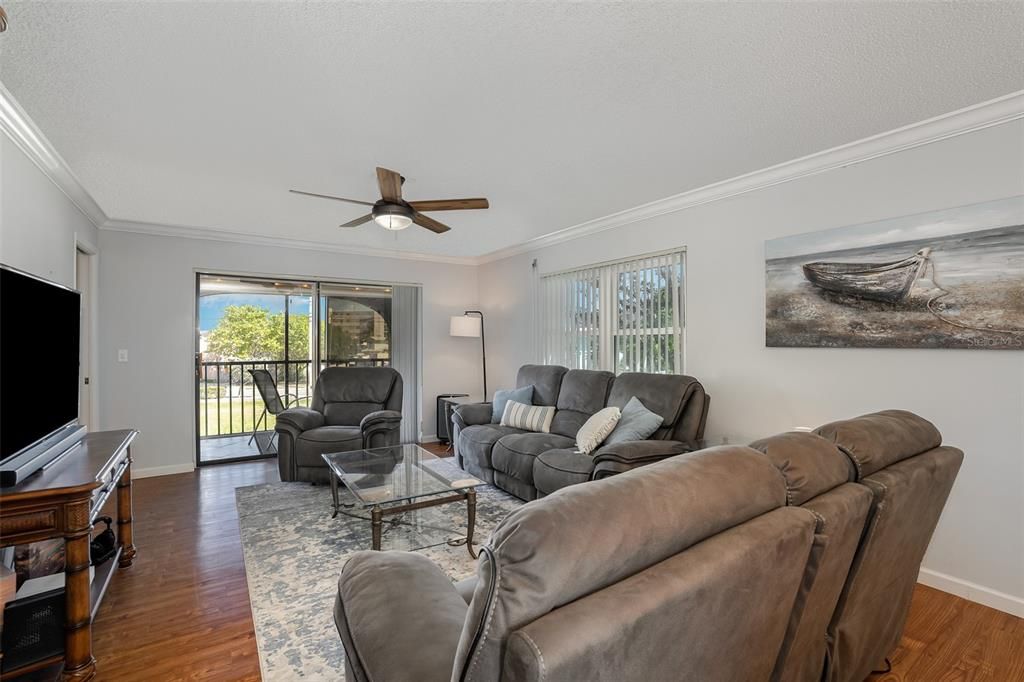 Recently Sold: $295,999 (2 beds, 2 baths, 1045 Square Feet)