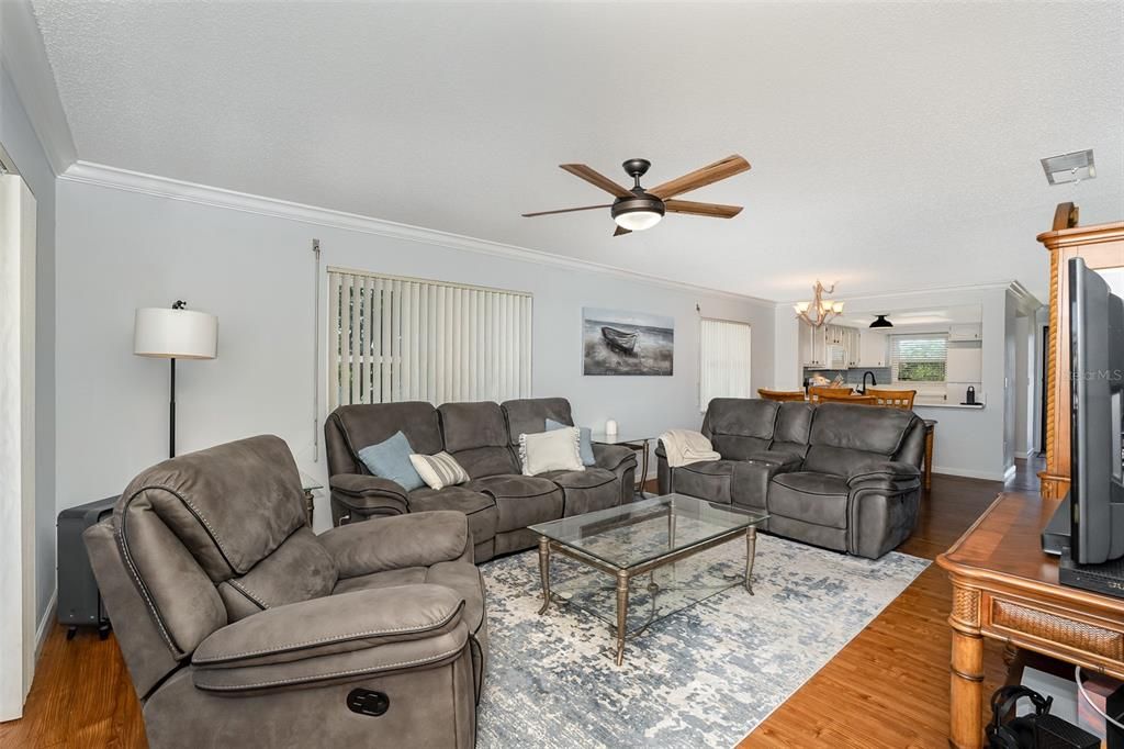 Recently Sold: $295,999 (2 beds, 2 baths, 1045 Square Feet)