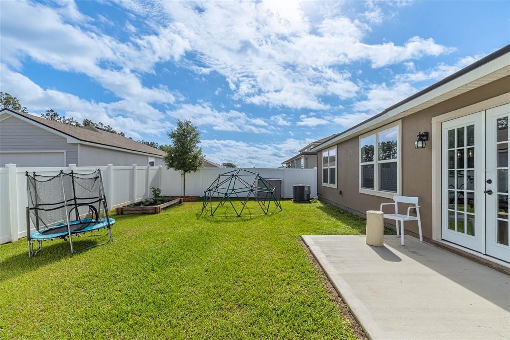 Recently Sold: $325,000 (3 beds, 2 baths, 1716 Square Feet)