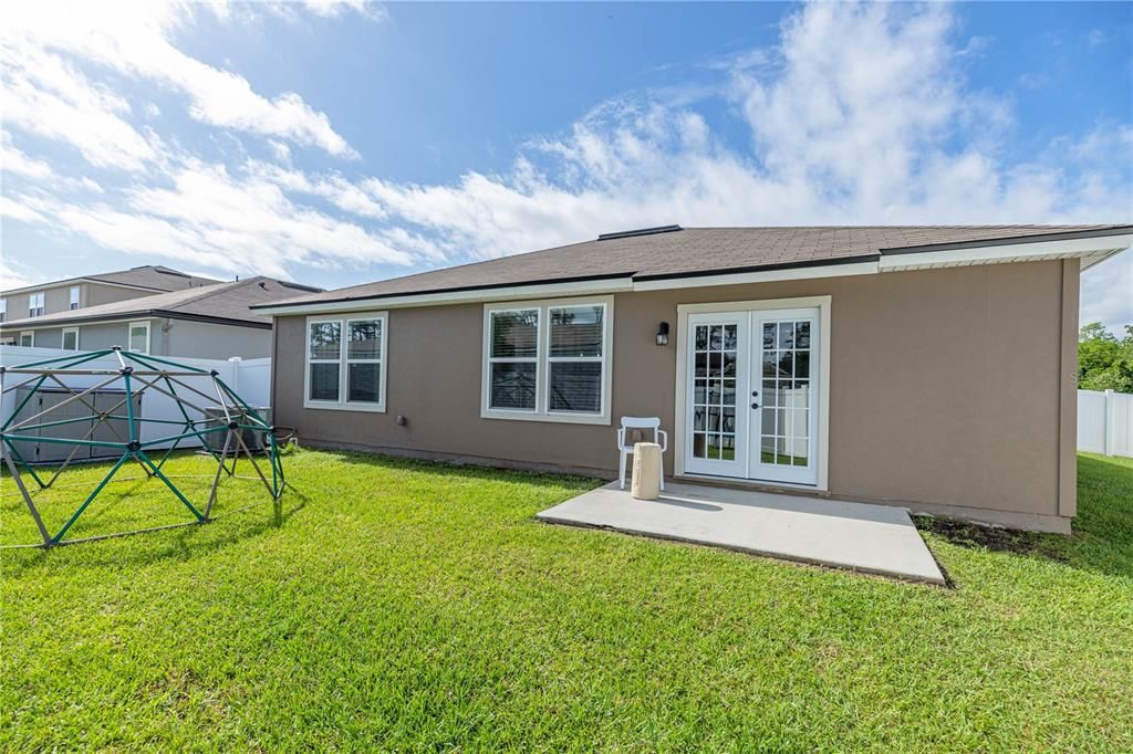 Recently Sold: $325,000 (3 beds, 2 baths, 1716 Square Feet)