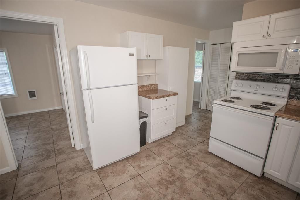 Recently Sold: $217,777 (2 beds, 1 baths, 1078 Square Feet)