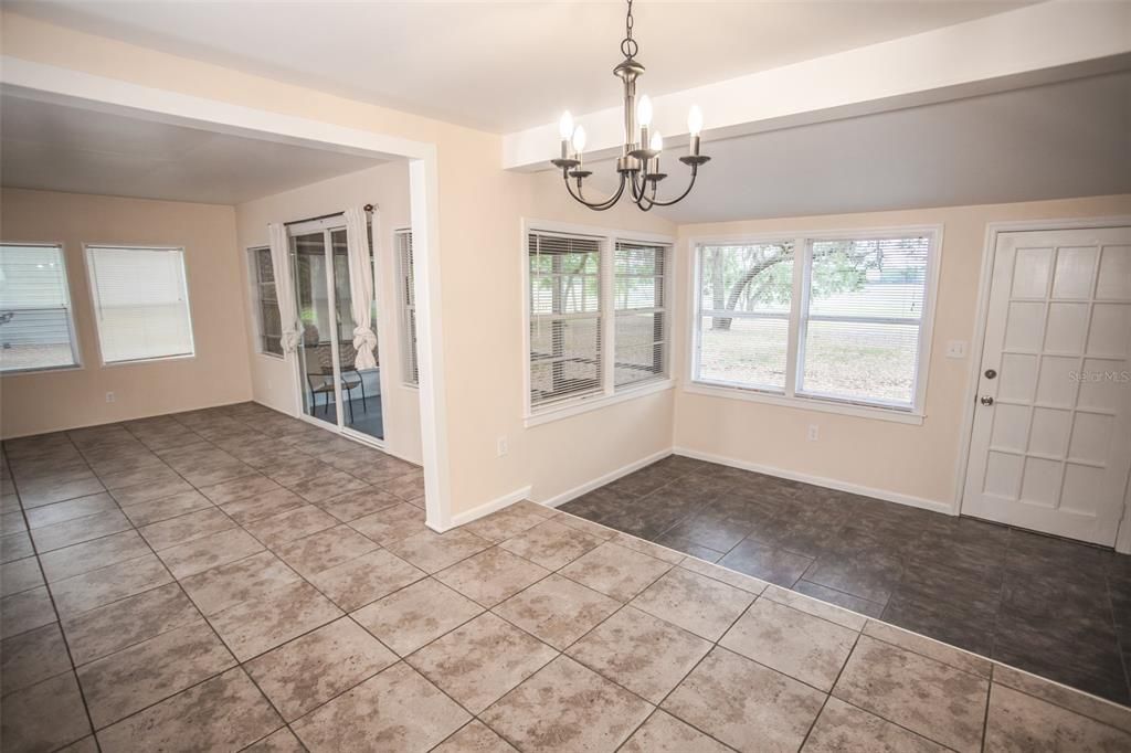 Recently Sold: $217,777 (2 beds, 1 baths, 1078 Square Feet)