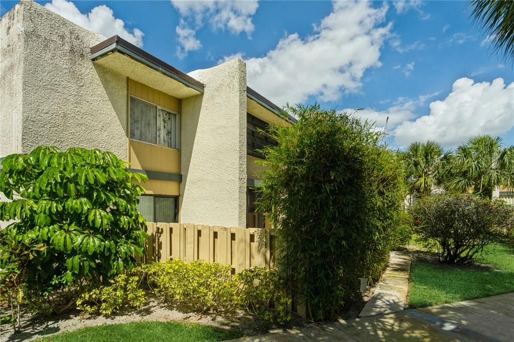 Recently Sold: $235,000 (2 beds, 2 baths, 1272 Square Feet)