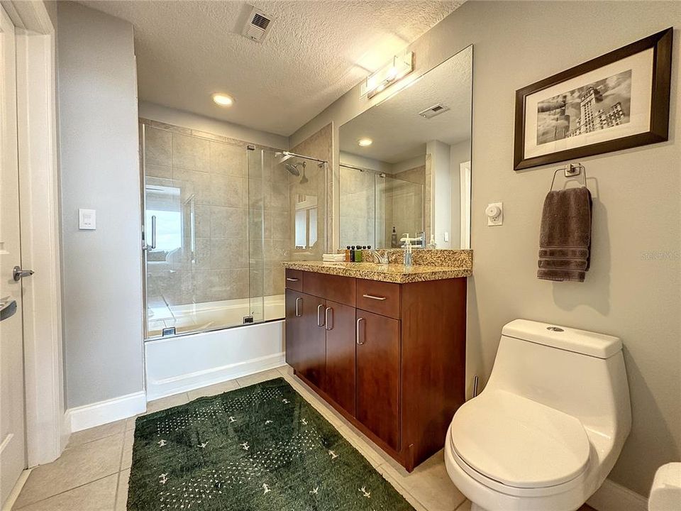 最近售出: $445,900 (2 贝兹, 2 浴室, 1263 平方英尺)