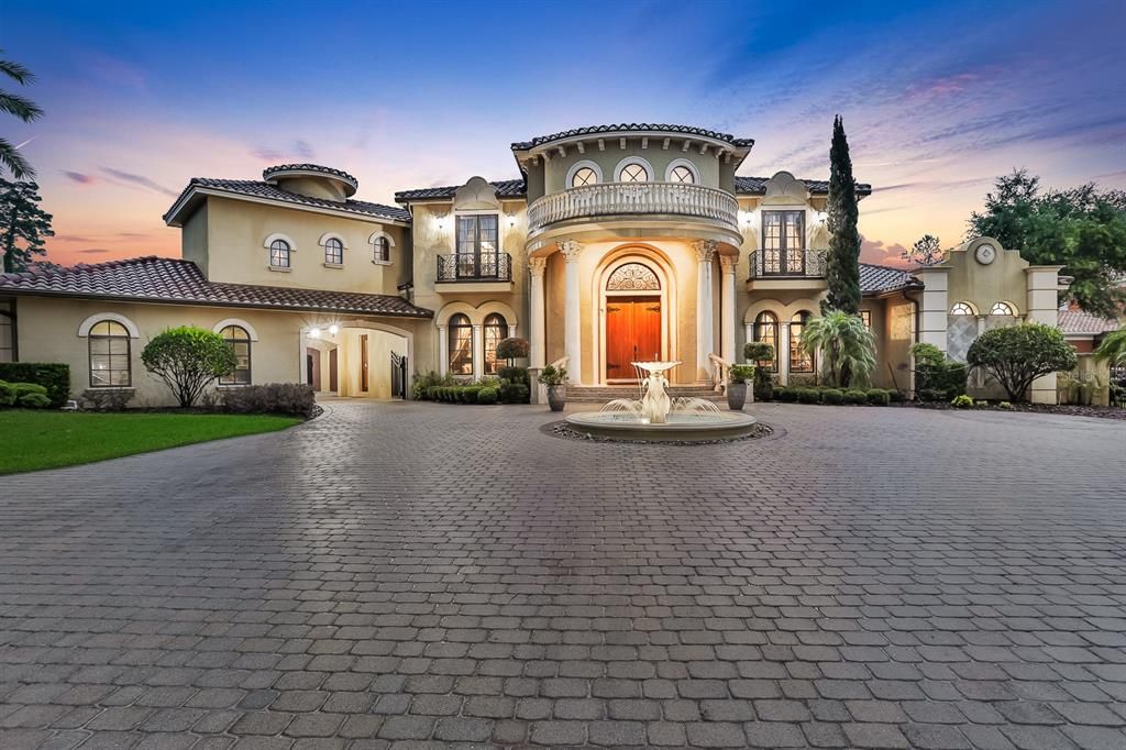 Recently Sold: $2,995,000 (6 beds, 5 baths, 8961 Square Feet)