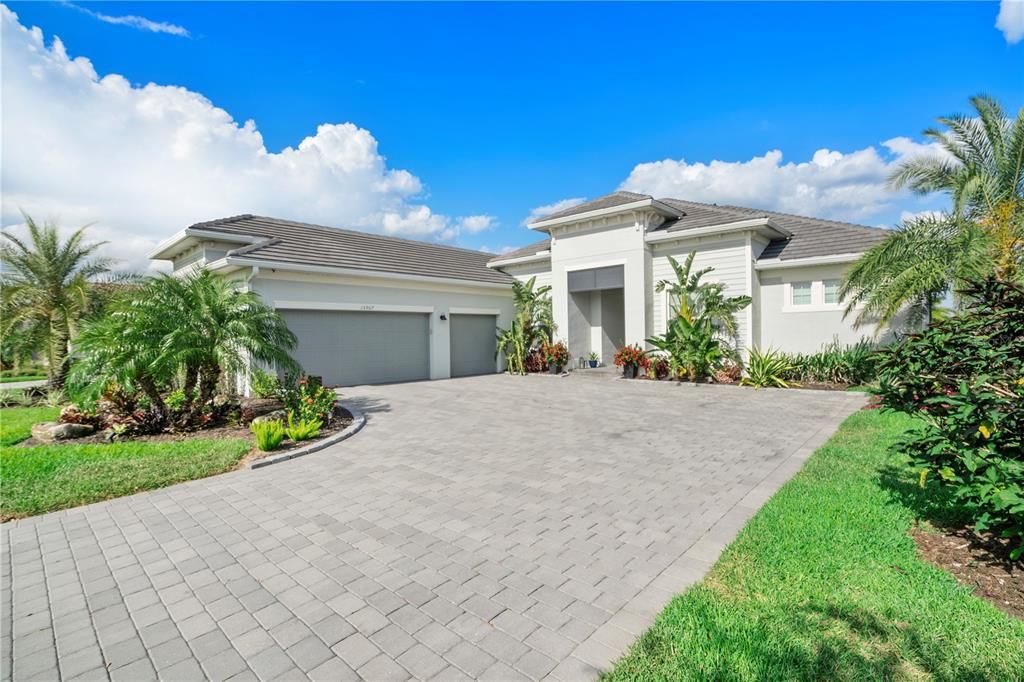 Recently Sold: $924,900 (4 beds, 2 baths, 2395 Square Feet)