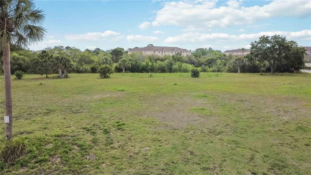 Vendido Recientemente: $1,500,000 (3.35 acres)