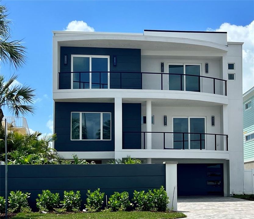 Recently Sold: $9,995,000 (5 beds, 5 baths, 5828 Square Feet)