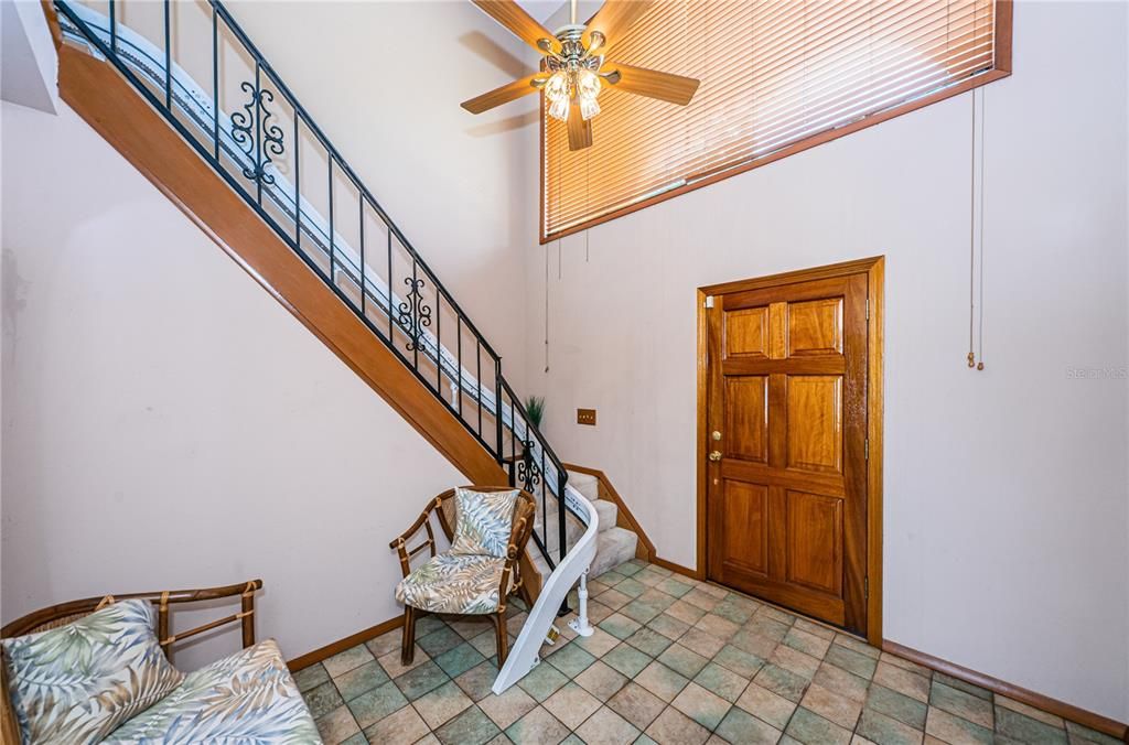 Grand 2 story entryway