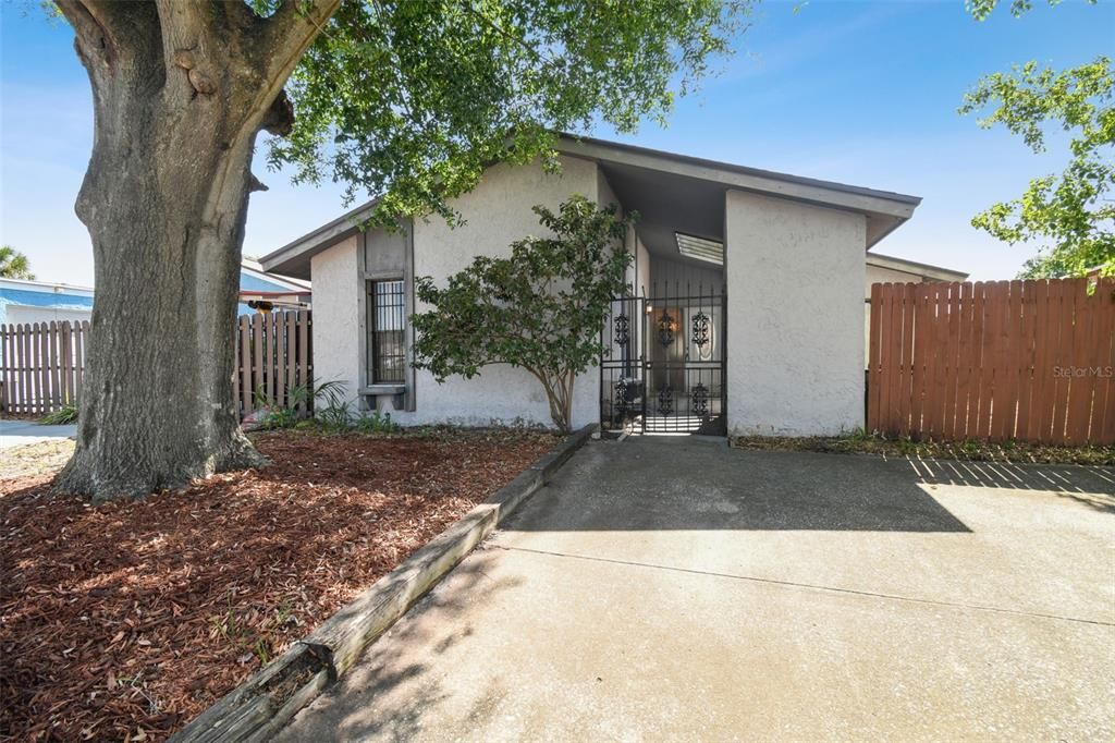 Recently Sold: $289,900 (3 beds, 2 baths, 1077 Square Feet)