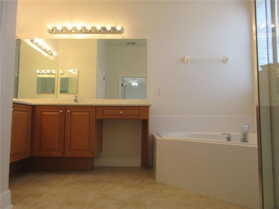 最近租的: $2,600 (4 贝兹, 2 浴室, 1939 平方英尺)