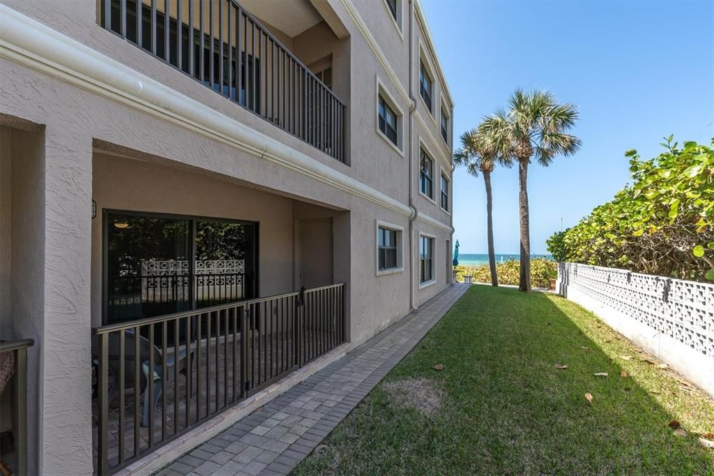 Recently Sold: $649,900 (2 beds, 2 baths, 1100 Square Feet)