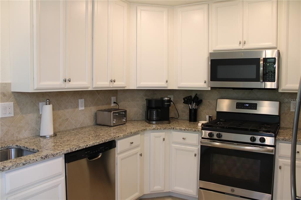 For Rent: $6,995 (3 beds, 2 baths, 1741 Square Feet)