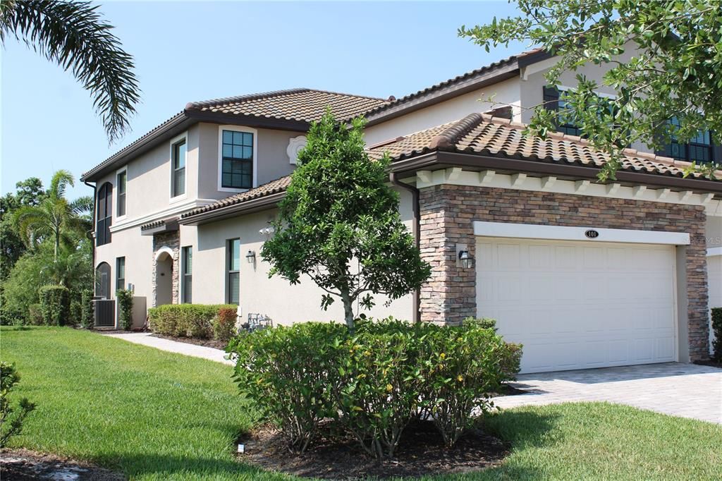 For Rent: $6,995 (3 beds, 2 baths, 1741 Square Feet)