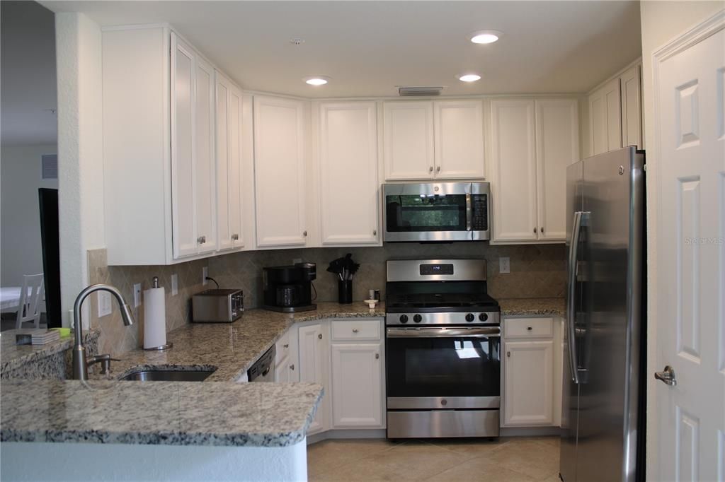 For Rent: $6,995 (3 beds, 2 baths, 1741 Square Feet)