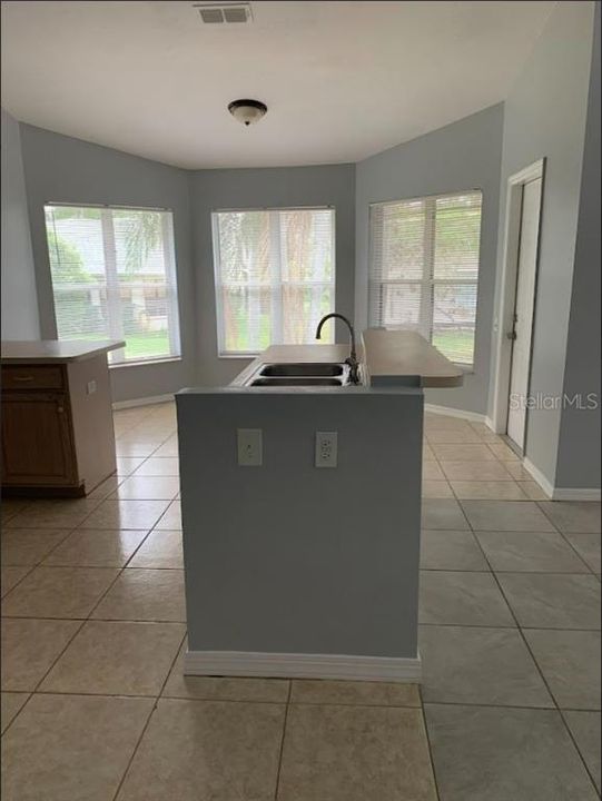 Recently Rented: $1,895 (3 beds, 2 baths, 1577 Square Feet)