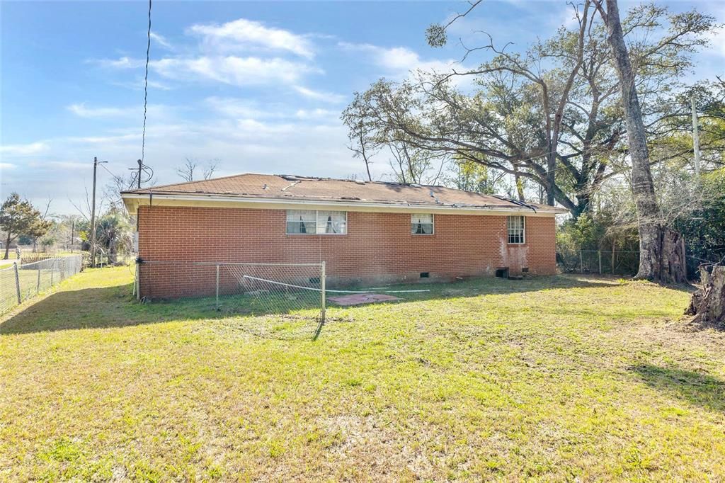 Recently Sold: $74,950 (3 beds, 1 baths, 1254 Square Feet)