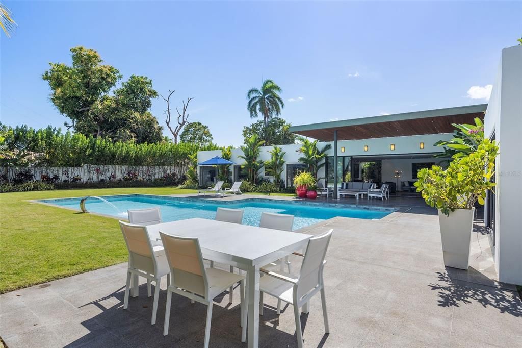 Recently Sold: $3,295,000 (4 beds, 6 baths, 5660 Square Feet)