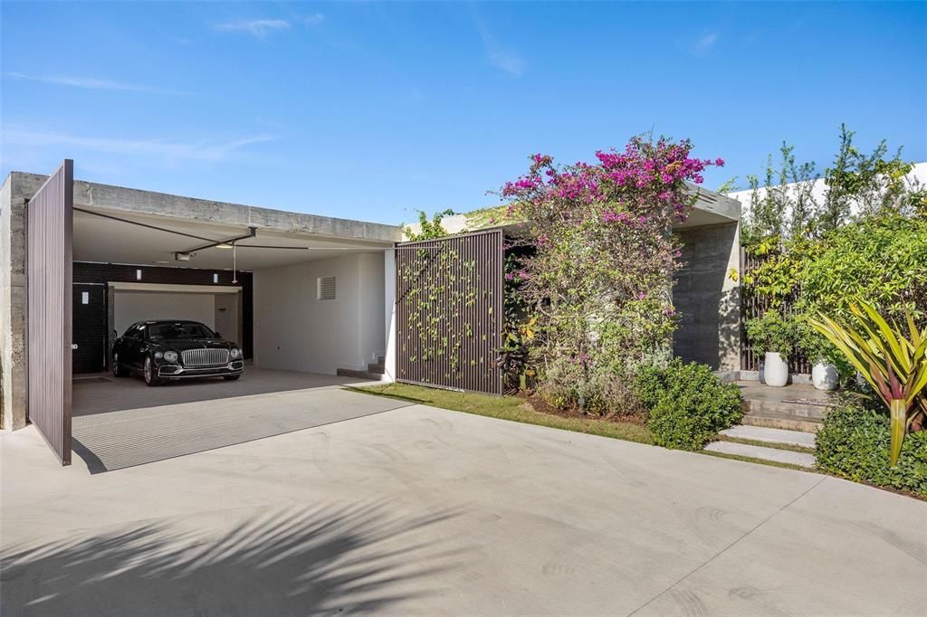 Recently Sold: $3,295,000 (4 beds, 6 baths, 5660 Square Feet)