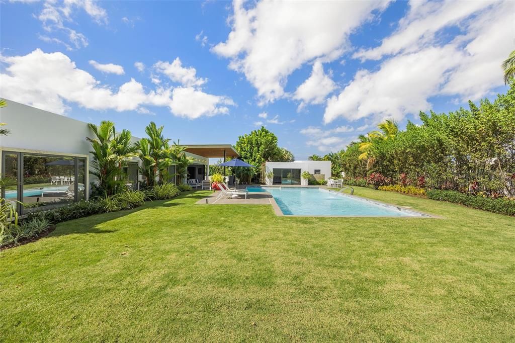 Vendido Recientemente: $3,295,000 (4 camas, 6 baños, 5660 Pies cuadrados)