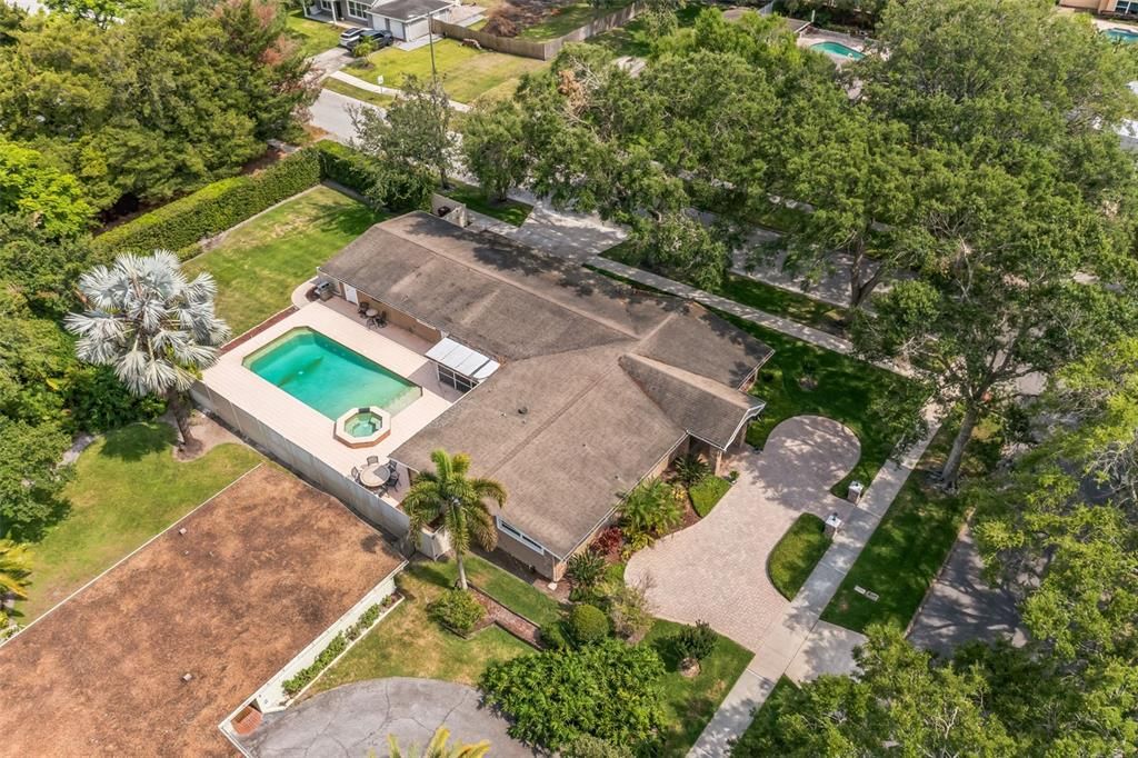 Recently Sold: $800,000 (4 beds, 3 baths, 2496 Square Feet)