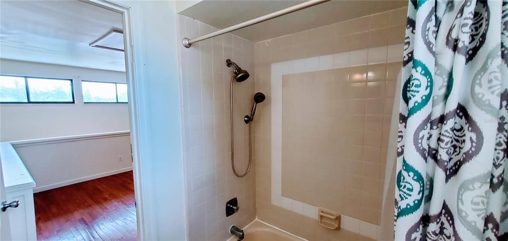 Active With Contract: $169,777 (1 beds, 1 baths, 757 Square Feet)