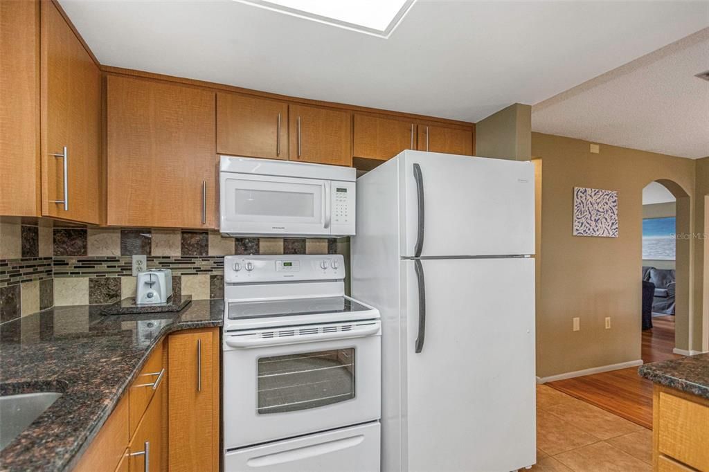 Recently Sold: $224,900 (2 beds, 2 baths, 1393 Square Feet)