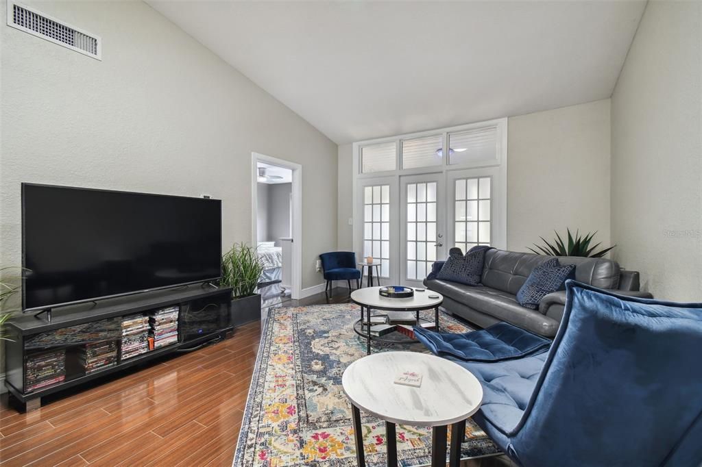 Recently Sold: $230,000 (2 beds, 2 baths, 990 Square Feet)
